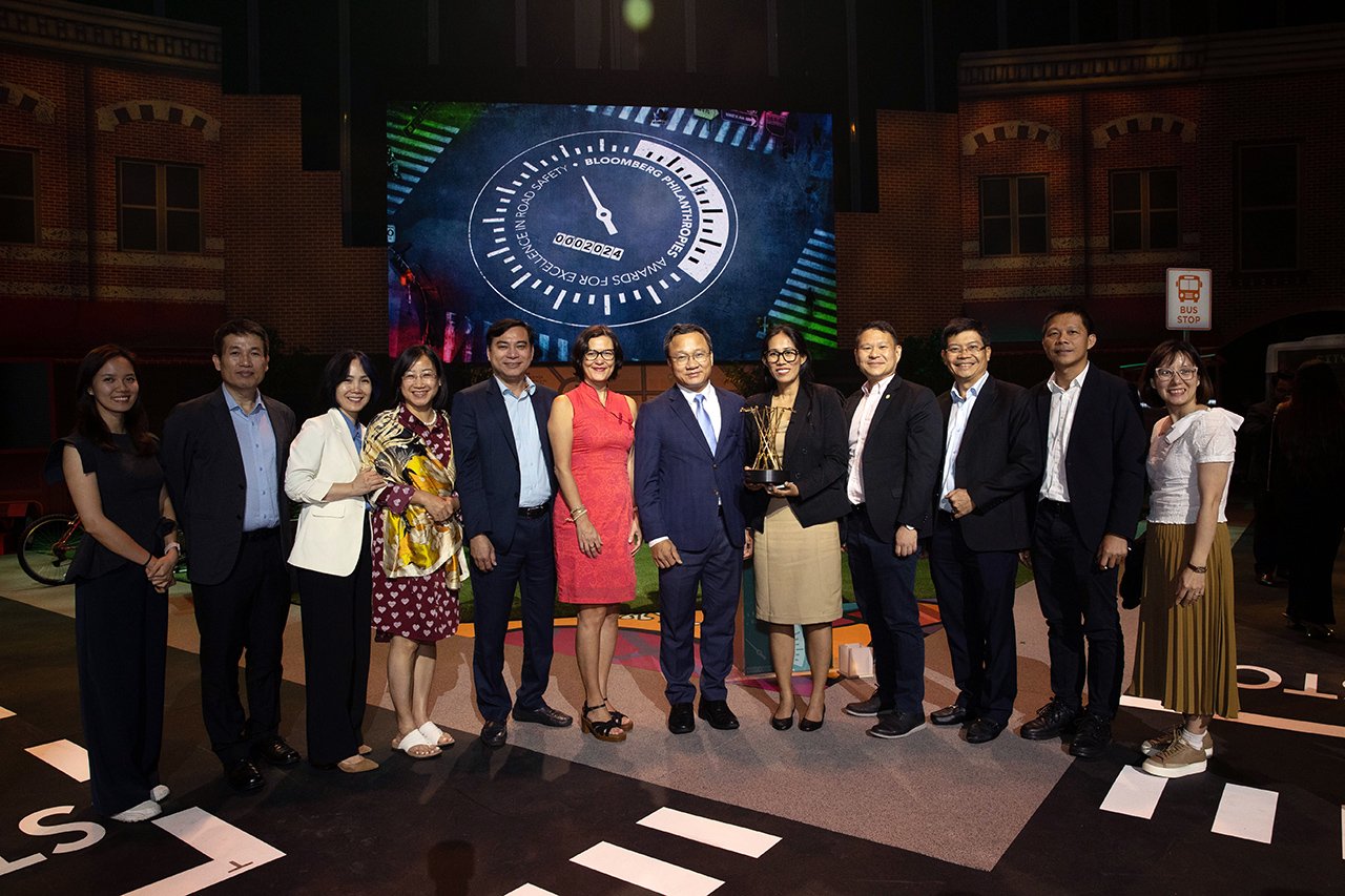 Đoàn Việt Nam tại Lễ trao giải - Ảnh Bloomberg