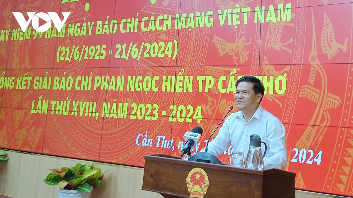   Ông Bùi Trọng Điển, Giám đốc Cơ quan thường trú Đài TNVN khu vực ĐBSCL chia sẻ tại buổi trao giải báo chí Cần Thơ