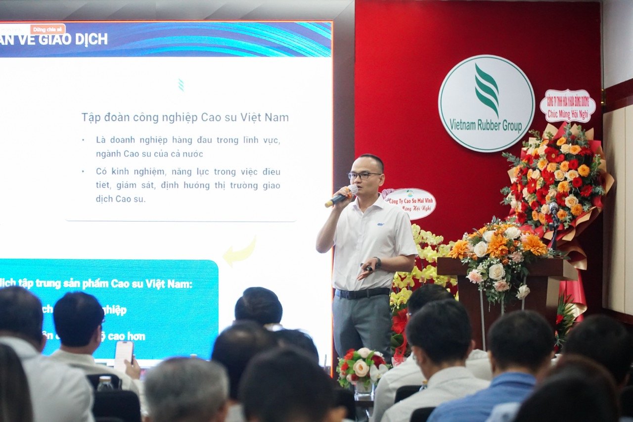 Ông Dương Đức Quang - Phó Tổng giám đốc MXV giới thiệu Sàn Giao dịch Cao su