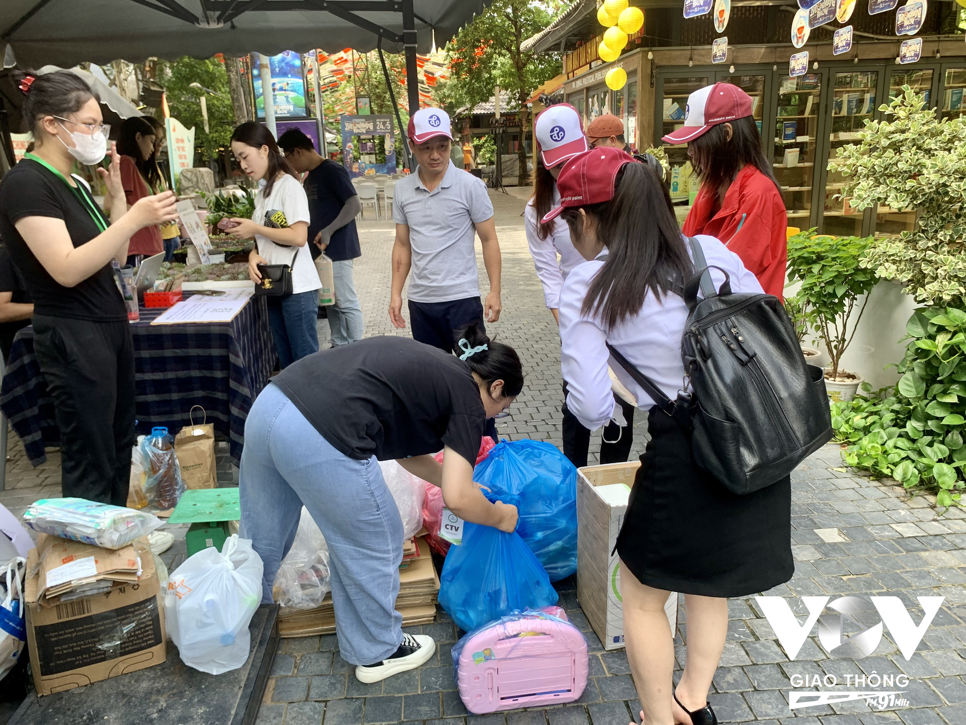 Hoạt động đổi rác lấy cây được Green Life tổ chức một lần mỗi tháng từ năm 2018, đã phân loại, thu gom được hàng trăm tấn rác cho tới nay