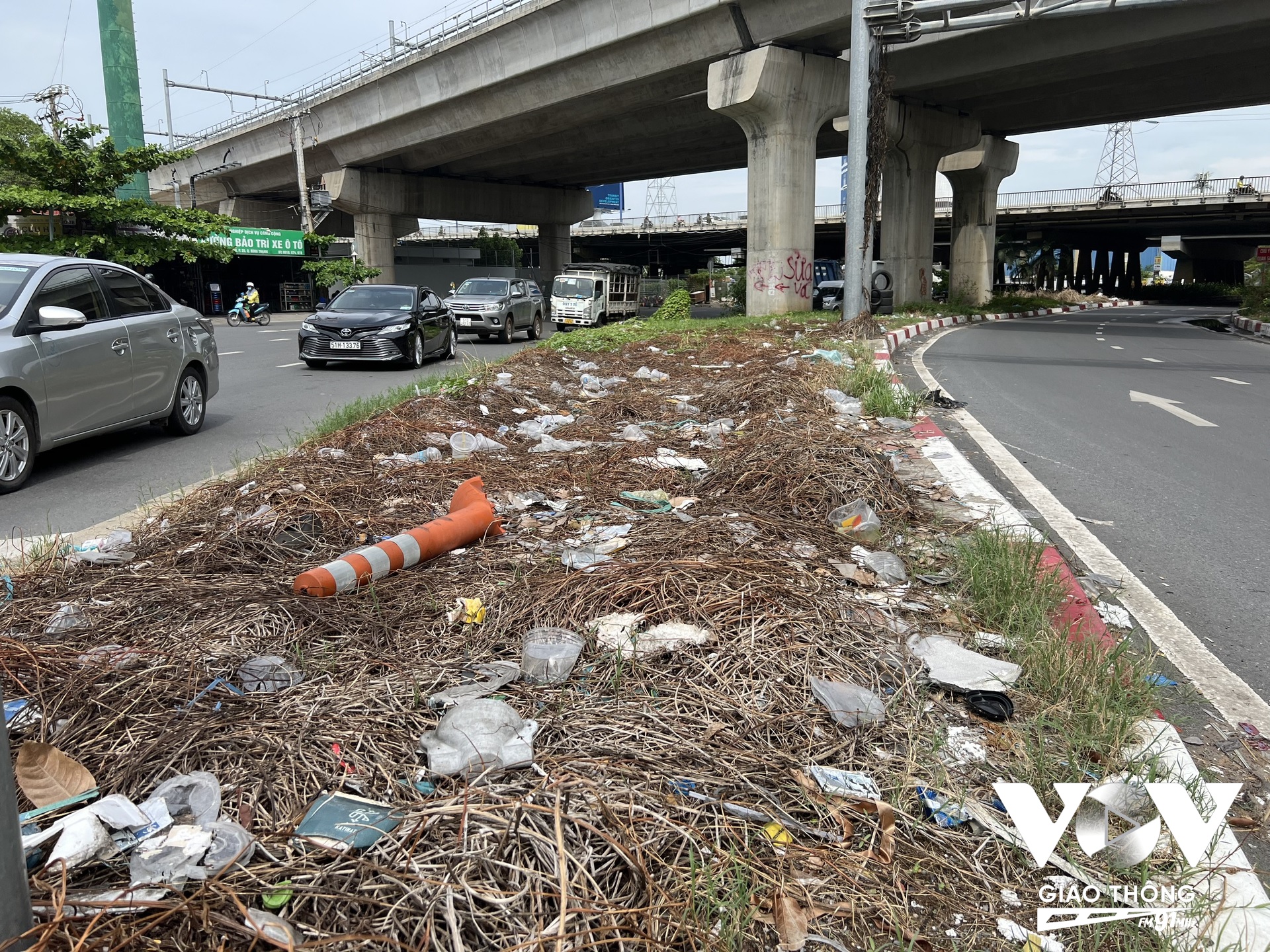 Nhếch nhác điểm quay đầu tại dạ Cầu Sài Gòn