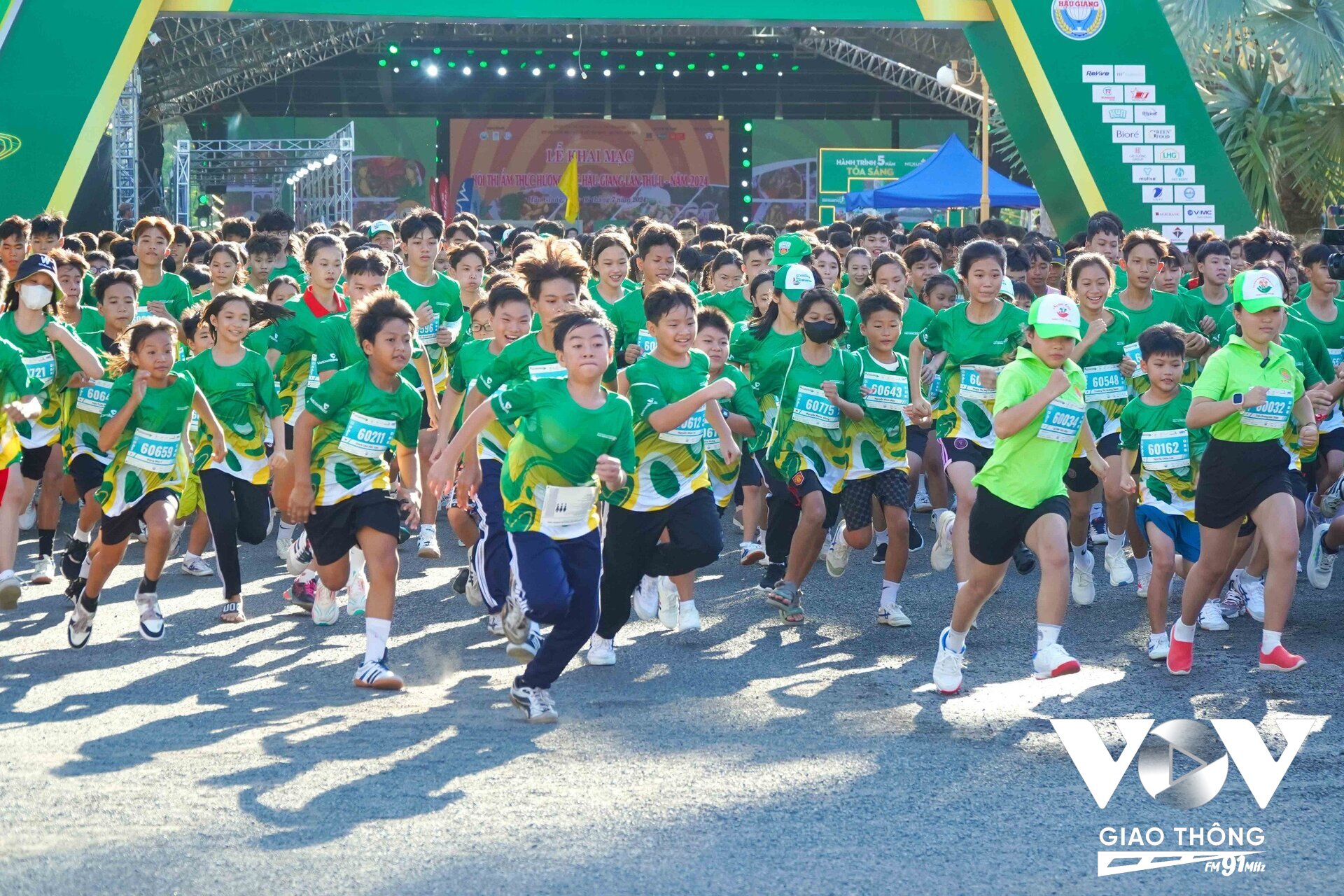 Cự ly 1,1km và 2,4km dành cho trẻ em và thiếu niên với trên 2.000 vận động viên tranh tài
