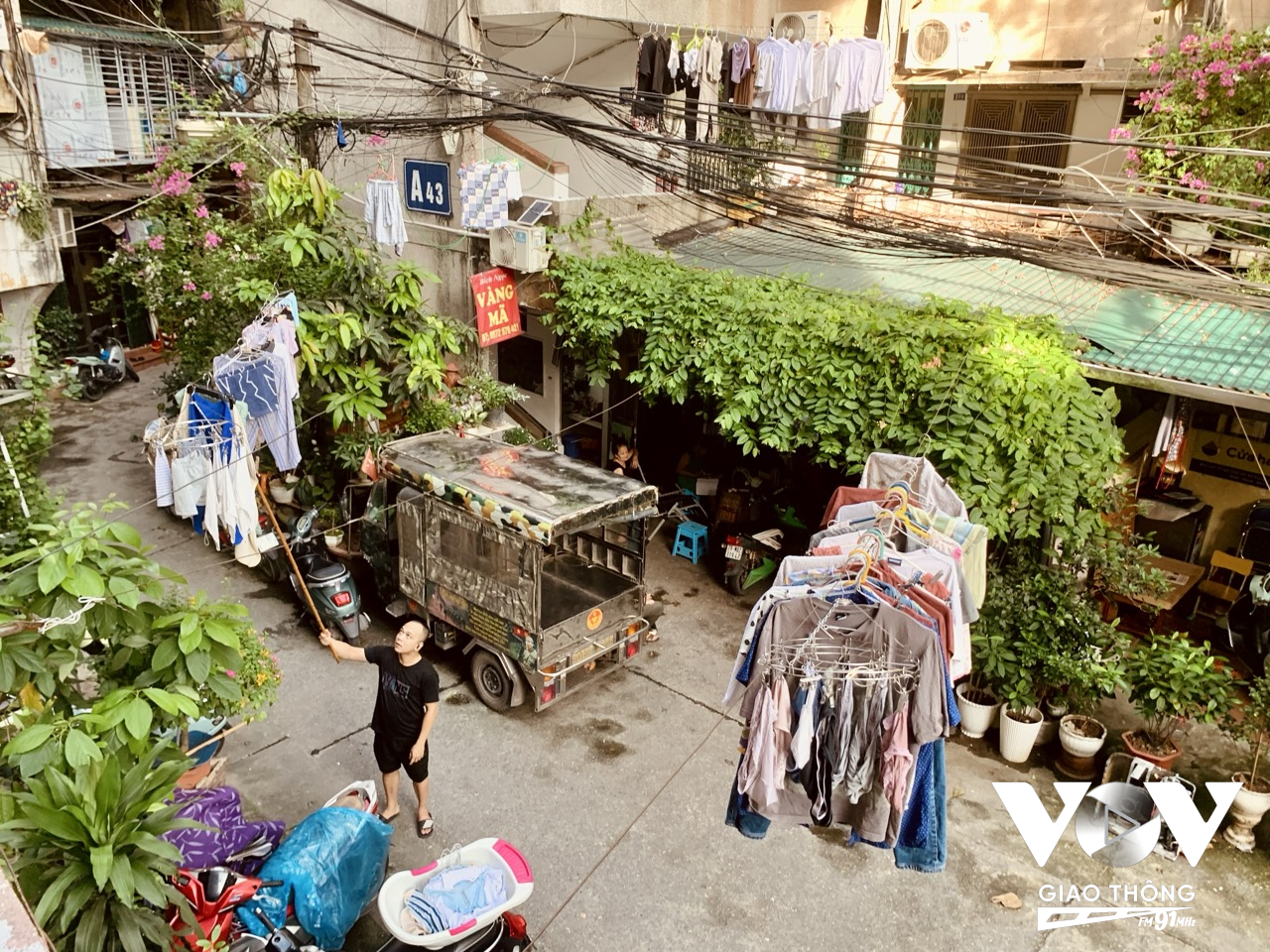 Khu tập thể Thủy Lợi 'nổi tiếng' với sân phơi khổng lồ trên bầu trời