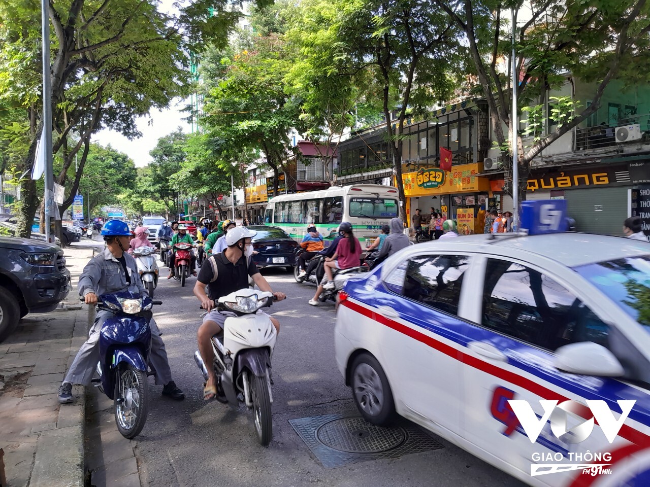 Giao thông đông chậm qua khu vực hiện trường