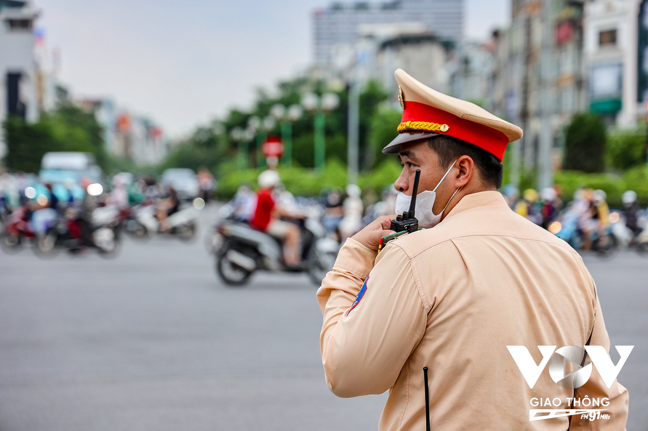 Trong quá trình kiểm tra, lực lượng chức năng sẽ khép kín địa bàn, sử dụng các biện pháp nghiệp vụ, kiên quyết xử lý vi phạm, đấu tranh có hiệu quả với các loại tội phạm hoạt động trên tuyến giao thông nội đô.