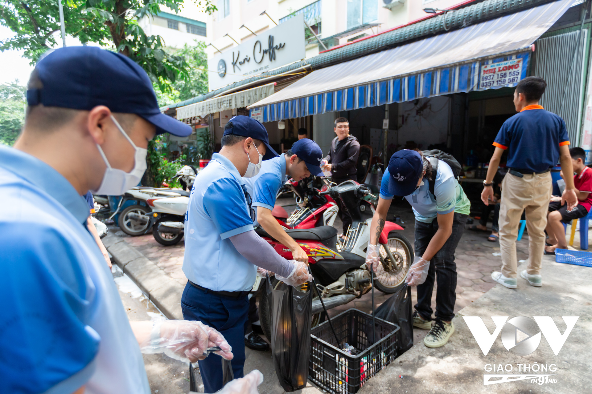 Mặc dù vẫn chỉ xoay quanh quy trình tuần hoàn rác thải từ phân loại, thu gom tới tái chế… nhưng nhiều bạn trẻ đã nhận được thêm những bài học mới về ý thức và trách nhiệm với môi trường.