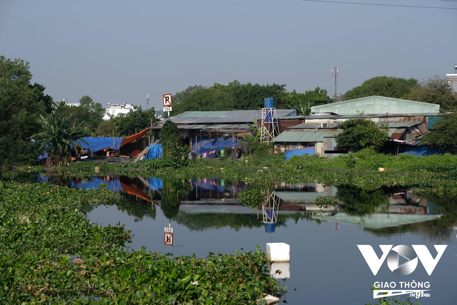 Nước đen kịt bốc mùi hôi thối mỗi khi mưa xuống