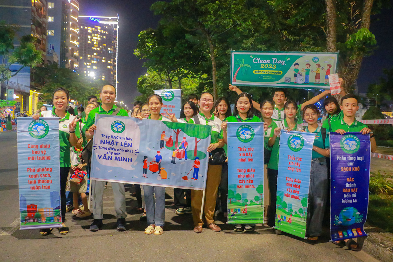 Những nỗ lực không mệt mỏi của Hội yêu rác Đà Nẵng giúp thành phố trở nên xanh, sạch, đẹp hơn