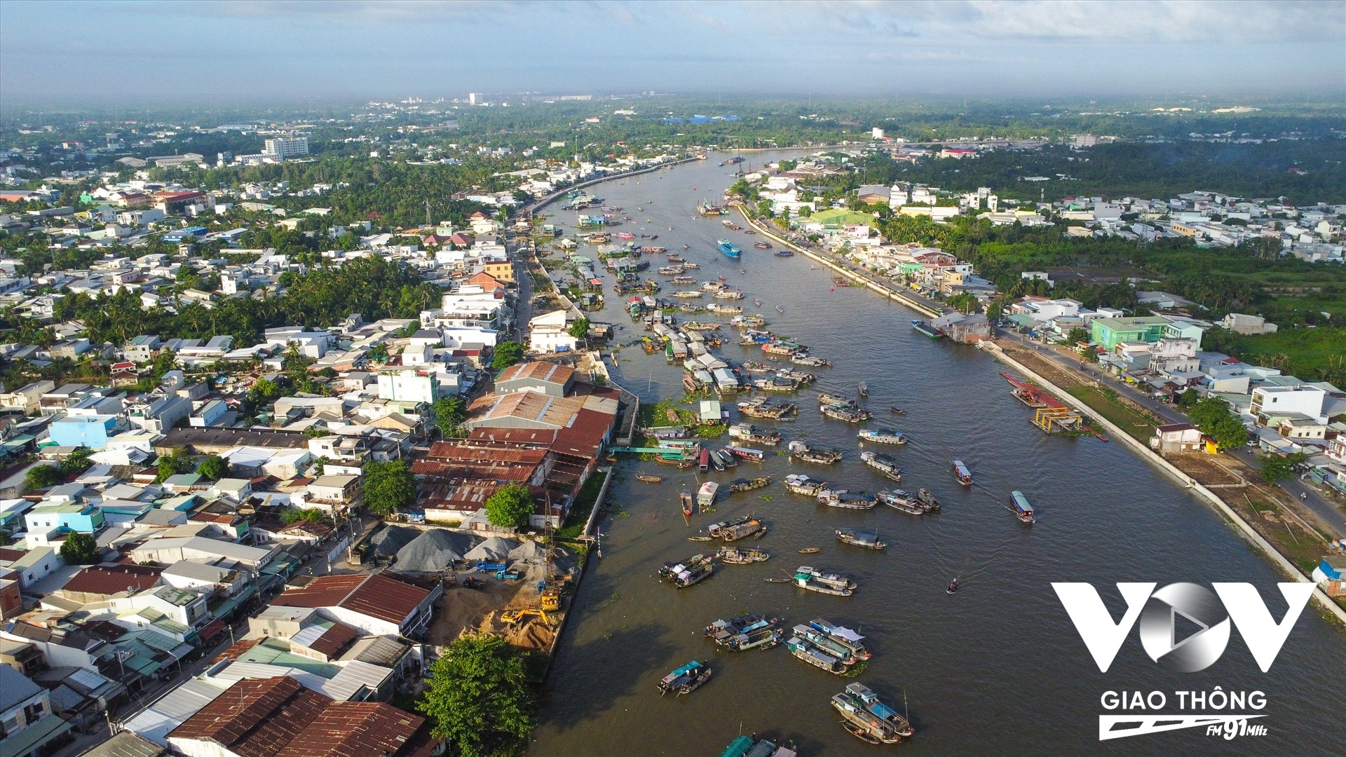 Dòng sông Cần Thơ đoạn qua chợ nổi Cái Răng, nơi này sống dựa vào du lịch