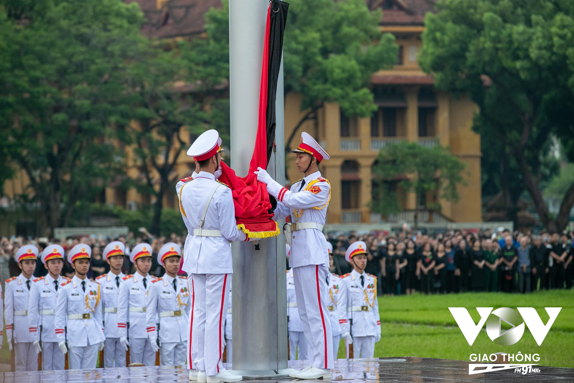 Nghi lễ treo cờ rủ tưởng niệm Tổng Bí thư Nguyễn Phú Trọng diễn ra trọng thể tại Quảng trường Ba Đình