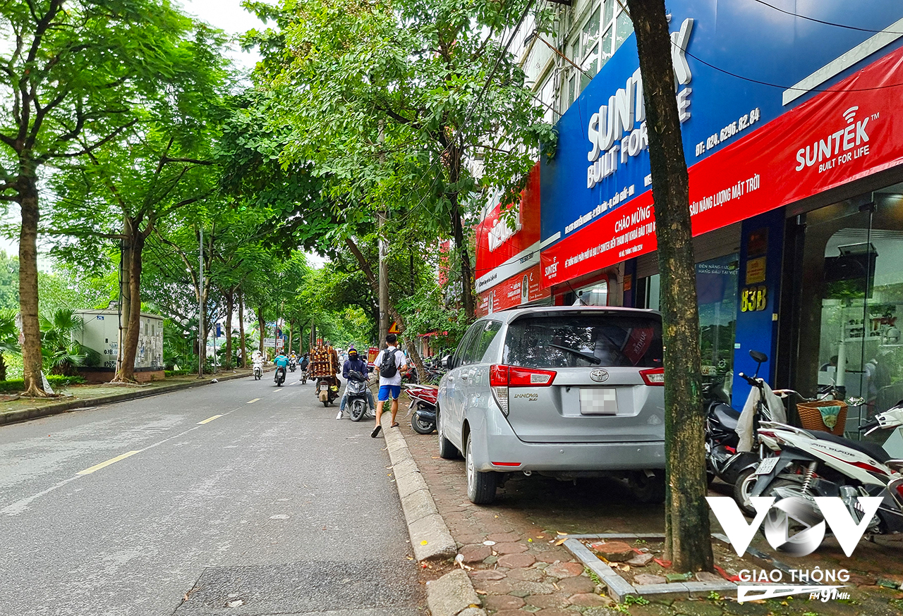 Với người dân, giờ đây vỉa hè chỉ còn trong tên gọi…