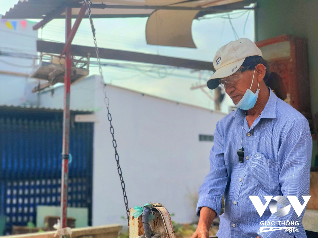 Ông Thành lo lắng nếu chỉ có 1 người gác thì vào những giờ cao điểm lượng phương tiện đông sẽ không đảm bảo được an toàn