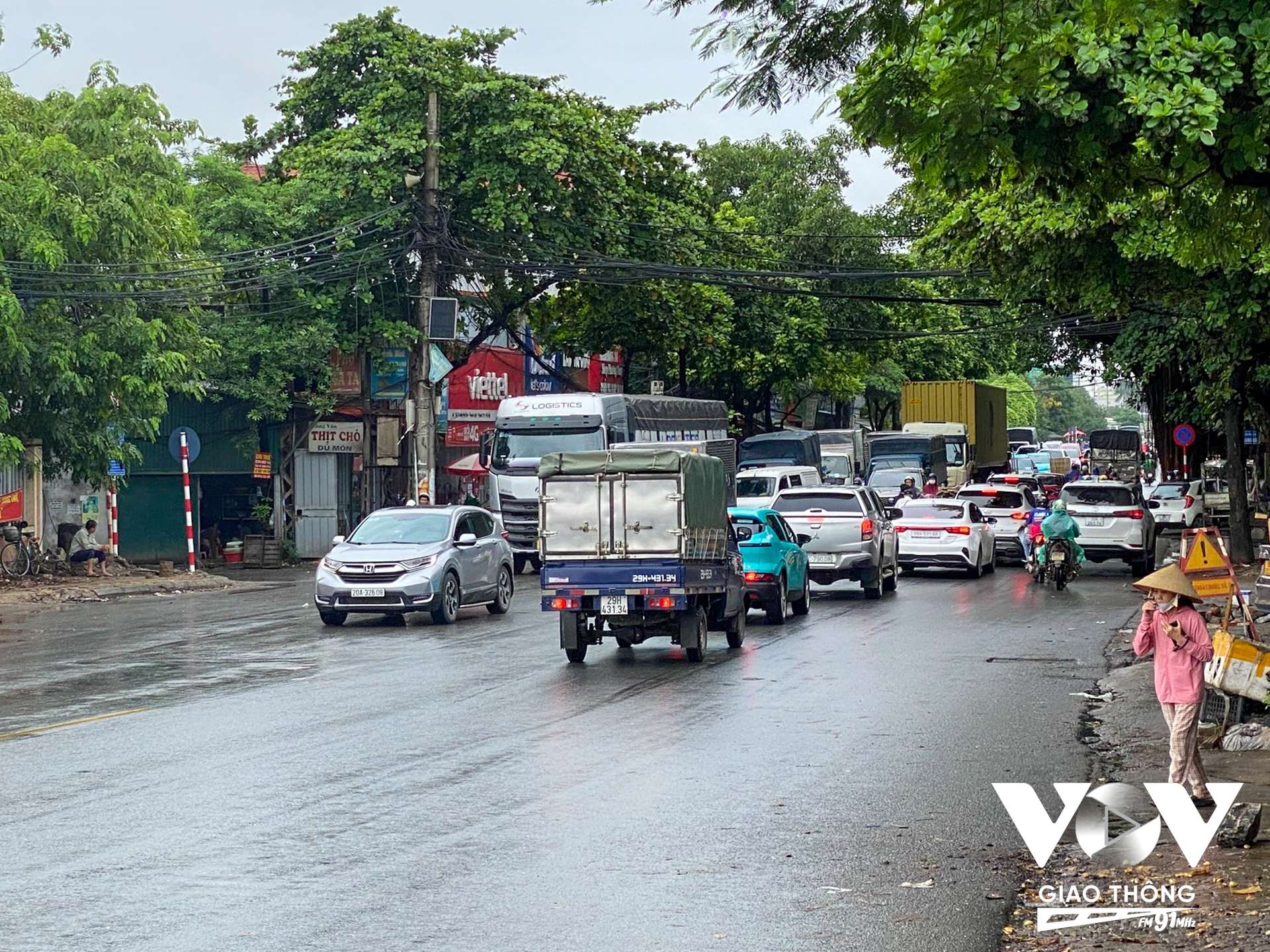 Không khó để bắt gặp tình trạng ùn tắc giao thông tại khu vực Cầu Tó và khu vực nút giao Tả Thanh Oai -Phan Trọng Tuệ