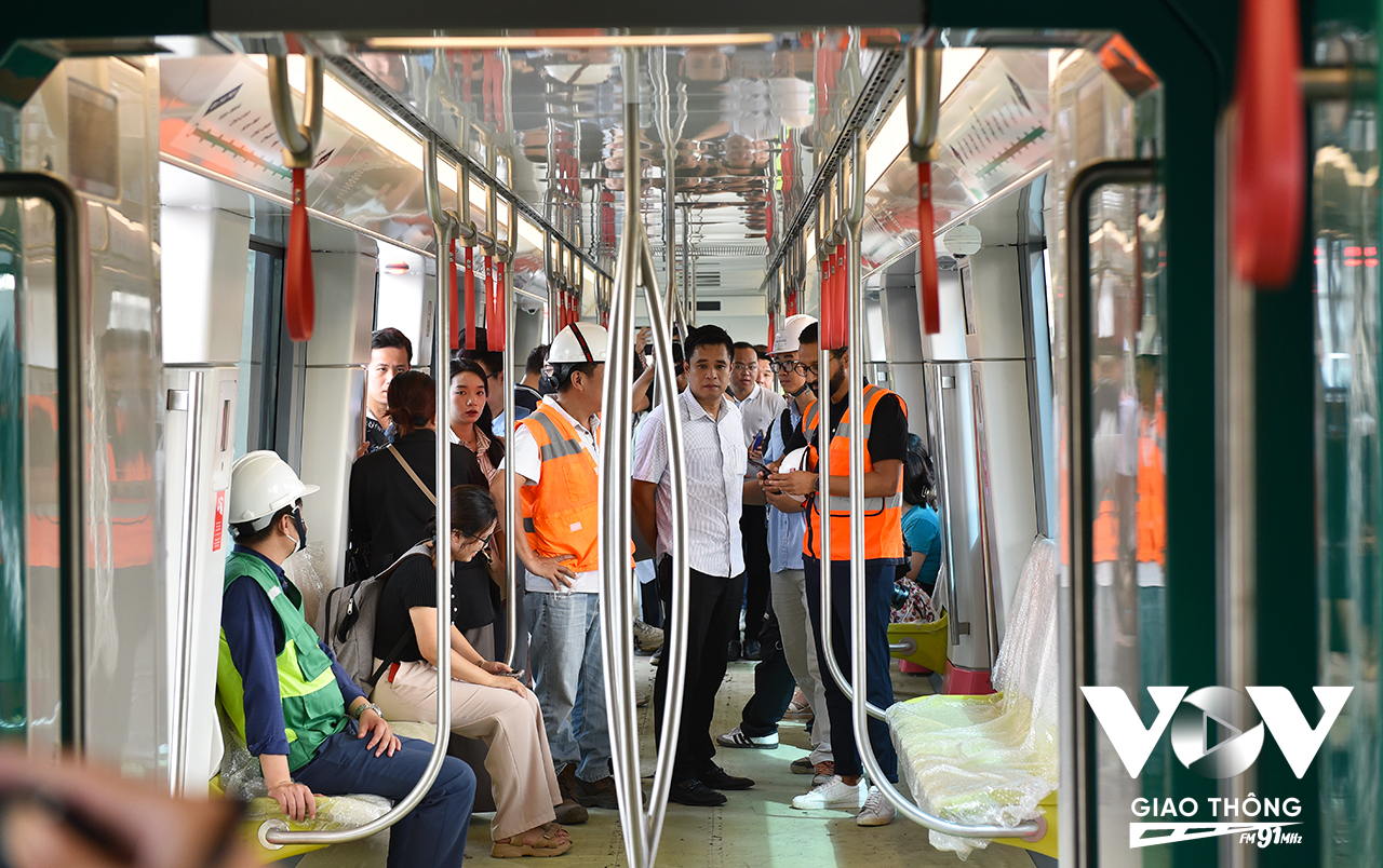 Ông Nguyễn Bá Sơn, Phó ban Quản lý đường sắt đô thị Hà Nội (MRB) cho biết:“Hiện nay đoạn trên cao của tuyến đường sắt đô thị Nhổn – Ga Hà Nội đã hoàn thành toàn bộ công tác thi công, thủ tục pháp lý liên quan đến đầu tư xây dựng cơ bản, đủ các điều kiện sẵn sàng vận hành thương mại. Cụ thể chúng tôi đã hoàn thành vận hành thử, được tư vấn quốc tế cấp chứng nhận vào ngày 10/7, được Cục ĐSVN thẩm định hồ sơ an toàn hệ thống, cấp giấy chứng nhận thẩm định vào ngày 30/7. Hội đồng kiểm tra nhà nước cũng đã họp và thông qua kết quả nghiệm thu của dự án”.