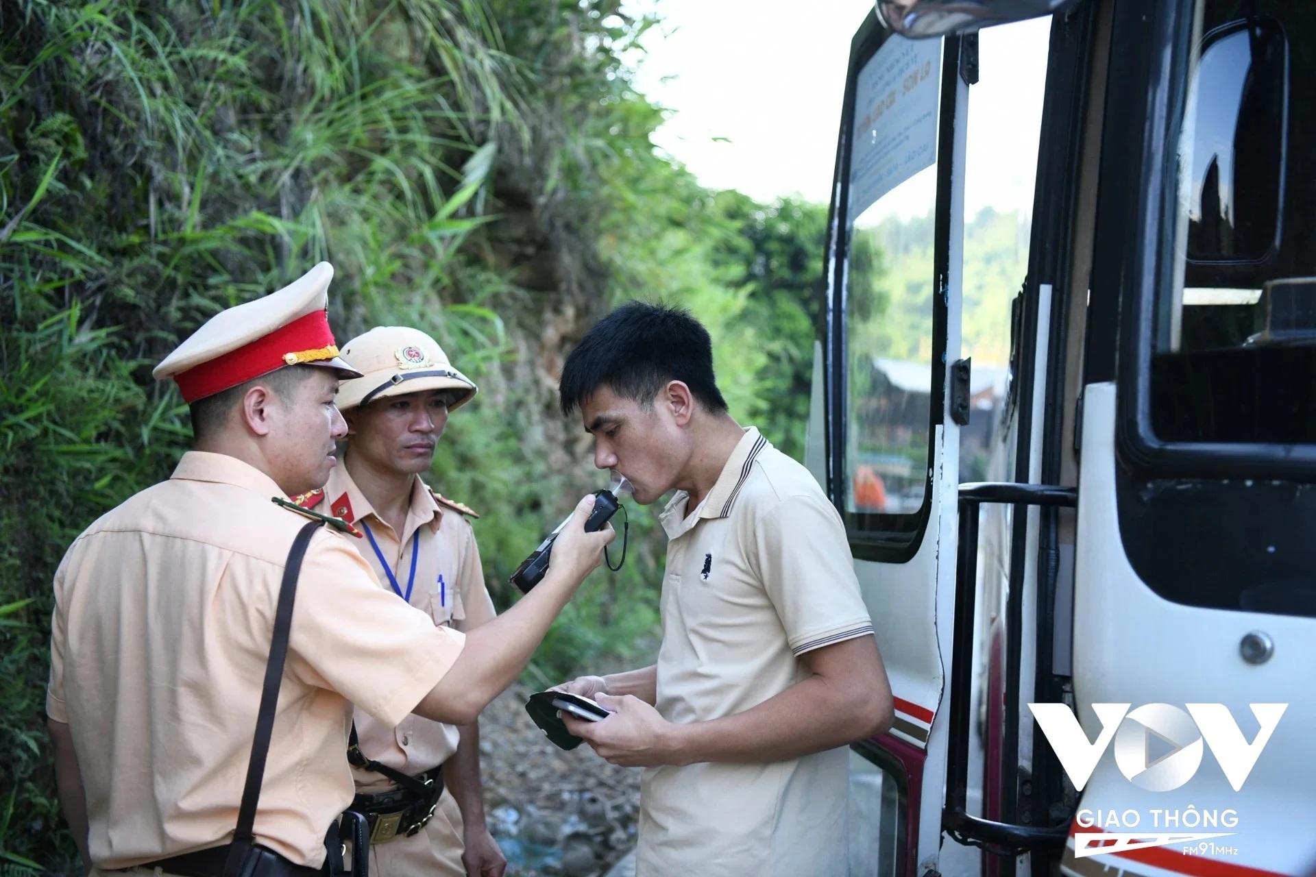 Những hành vi vi phạm có tính chất cố ý, nguy hiểm, nguy cơ cao gây TNGT, hủy hoại công trình giao thông sẽ bị trừ toàn bộ 12 điểm