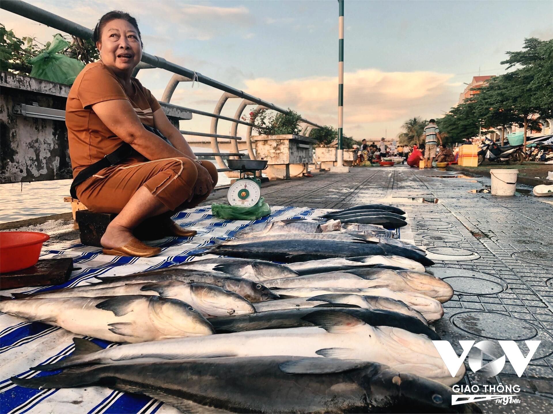 Chợ cá này chỉ hoạt động từ 4 giờ cho đến 7 giờ sáng mỗi ngày