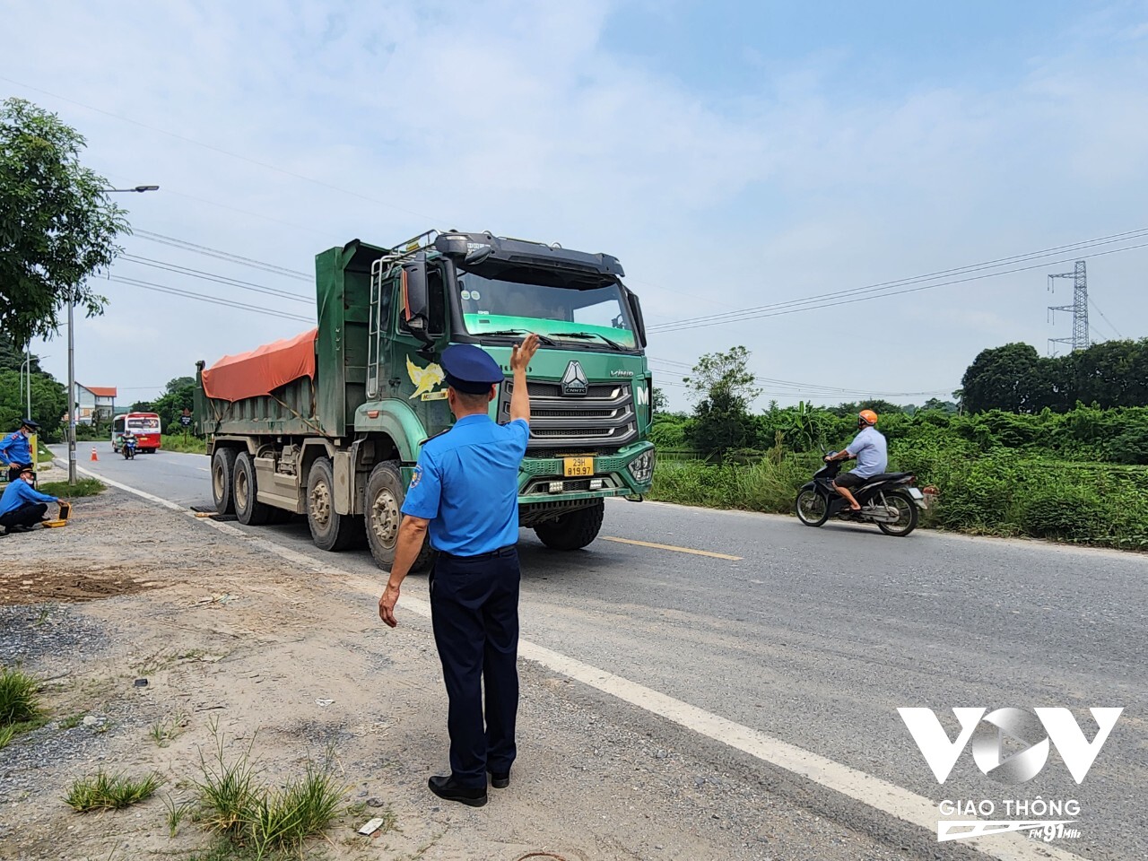 7 tháng đầu năm, 2024 Đội TTGT vận tải huyện Phú Xuyên đã xử phạt 108 trường hợp, trong đó lỗi vi phạm vệ sinh môi trường 36 trường hợp, lỗi vi phạm về tải trọng phương tiện 44 trường hợp.