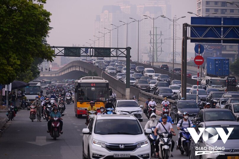 Vành đai 3 trên cao là tuyến đường đô thị do có tốc độ “rùa bò” và có quá nhiều điểm lên xuống