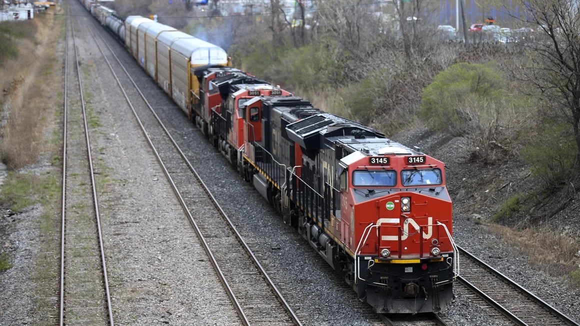 Một chuyến tàu của Canadian National Railway (CNR). Ảnh: Bloomberg