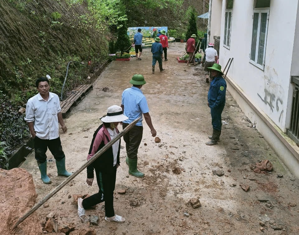 Xã La Pán Tẩn khắc phục hậu quả sạt lở tại trường Mon Non Hoạ Mi.