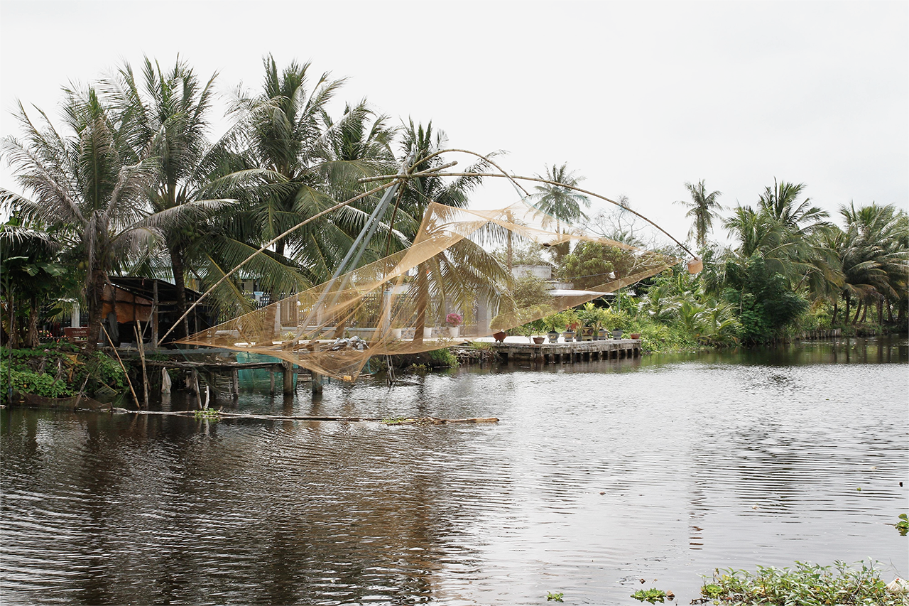 Đặt vó bắt cá ở xứ U Minh Thượng