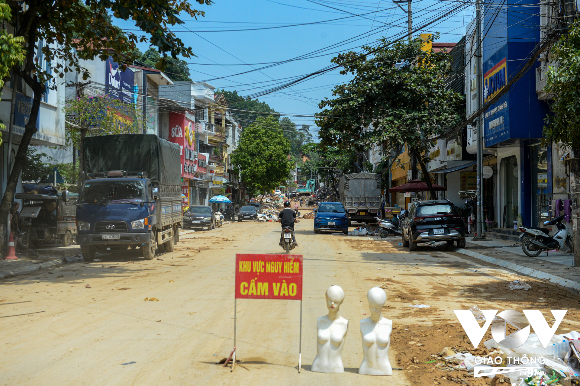 Trong khoảng thời gian từ ngày 9-9 đến 11-9 các khu vực ở thành phố Yên Bái như: Phường Minh Tân, Yên Ninh, Đồng Tâm, Yên Thịnh đã xảy ra hàng loạt vụ sạt lở lớn gây thiệt hại đáng kể.