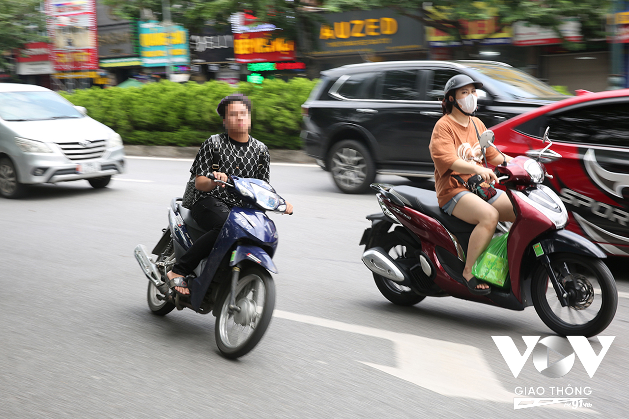 Cùng với đó, những hình ảnh vi phạm sẽ được gửi về trường học của học sinh để nhà trường có biện pháp xử lý.