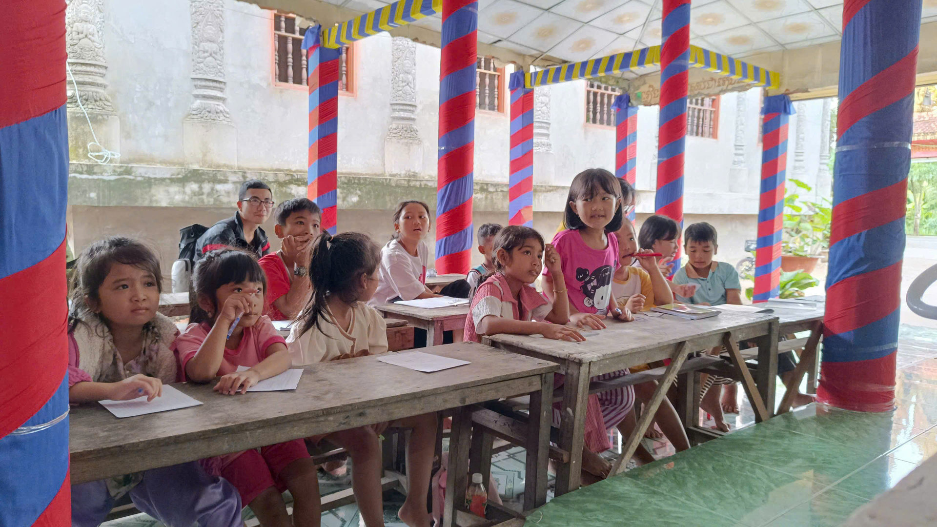 Mỗi lớp học chiêu sinh khoảng 15 em, số lượng vừa đủ để tạo cho các em môi trường học tập gần gũi, hiệu quả. Nguồn ảnh nhân vật cung cấp