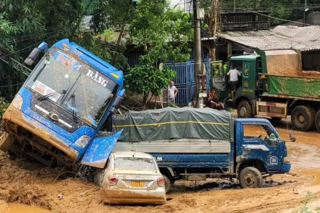 Hiện trường vụ sạt lở nghiêm trọng tại khu vực Km 51 Quốc lộ 2 thuộc xã Việt Vinh, huyện Bắc Quang, tỉnh Hà Giang vào sáng 29/9/2024. (Ảnh: TTXVN)