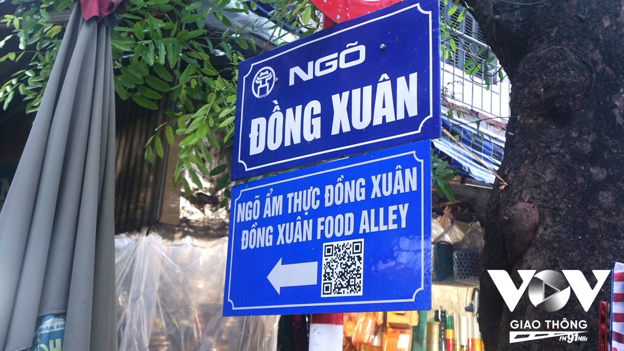 Ngõ ẩm thực chợ Đồng Xuân