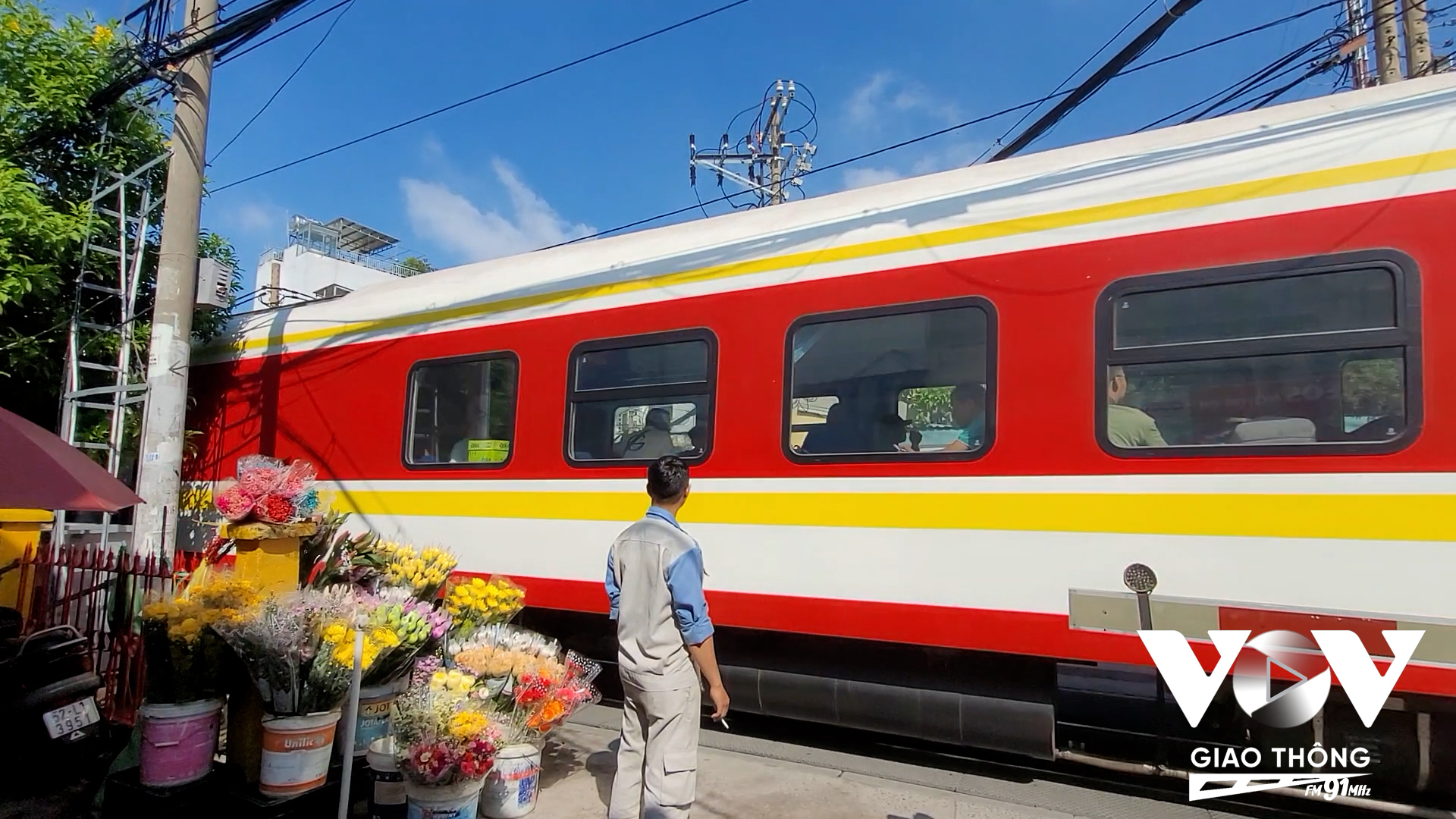 Nút giao cắt với đường tàu ngay ngã tư chùa Quang Minh, đường Trần Hữu Trang