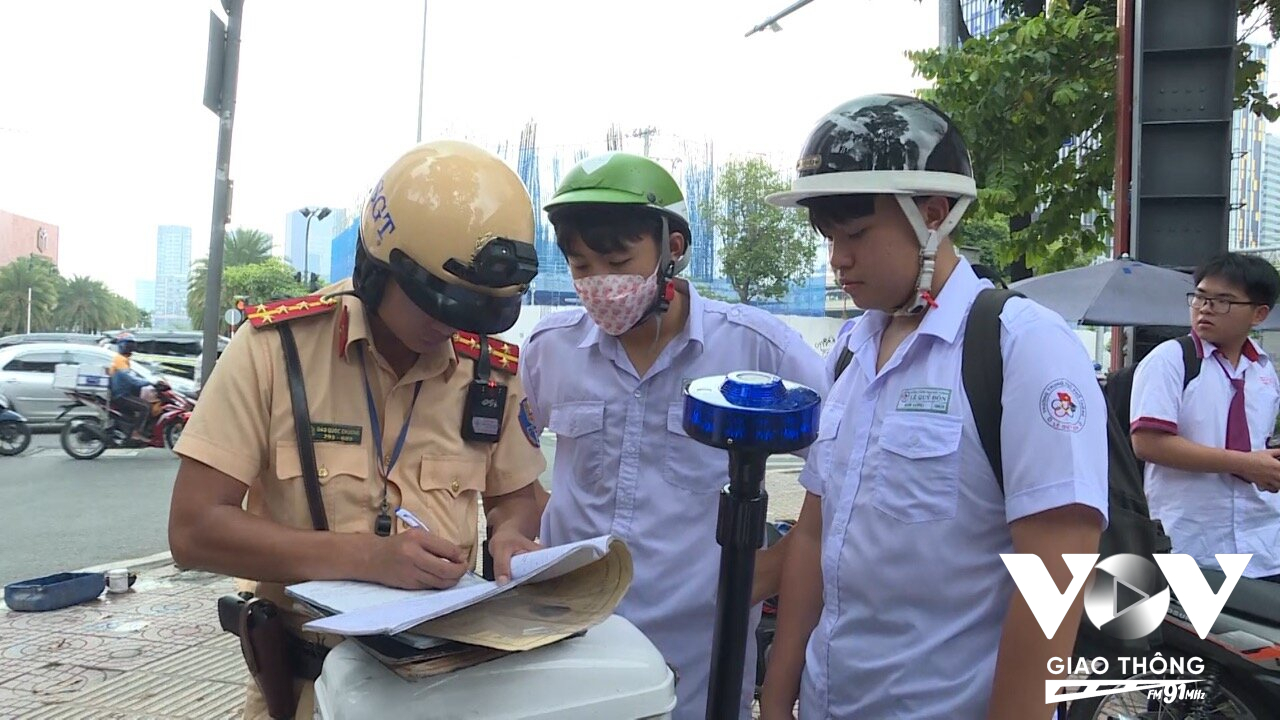 Lực lượng CSGT Công an TP.HCM triển khai kế hoạch bảo đảm trật tự, an toàn giao thông cho lứa tuổi học sinh từ ngày 1/10/2024 đến hết ngày 31/10/2024.