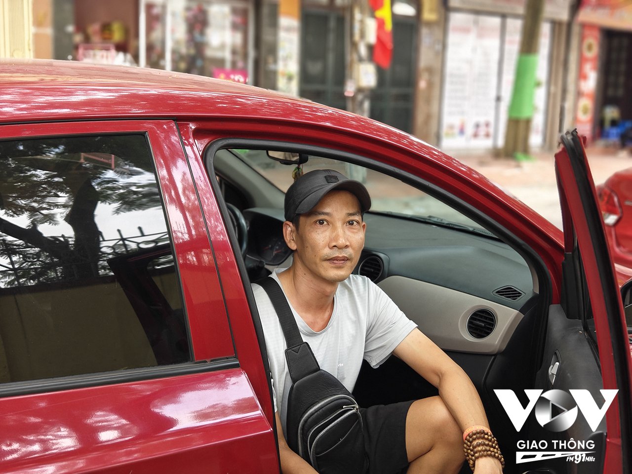 Tài xế Phùng Gia Hải đồng tình bỏ ghi hình CSGT bởi nhiều người cố tình quấy rối lực lượng chức năng. Nhưng anh mong có kiểm soát chéo hiệu quả, minh bạch với CSGT khi làm nhiệm vụ.