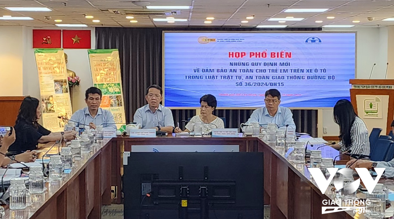 Cơ quan chức năng trả lời nội dung liên quan đến công tác đảm bảo an toàn cho trẻ em khi ngồi trên xe ô tô
