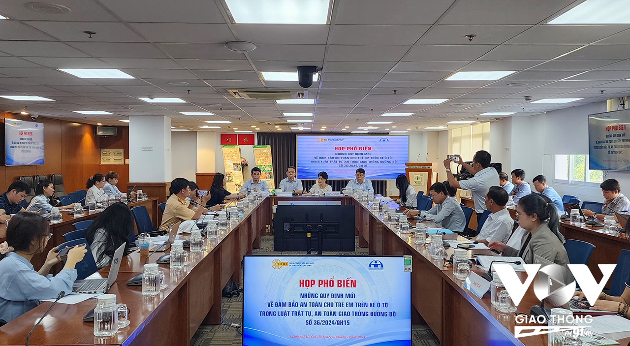 Hội thảo phổ biến luật đảm bảo TTATGT cho trẻ em ngồi trên xe ô tô có hiệu lực từ ngày 1-1-2025