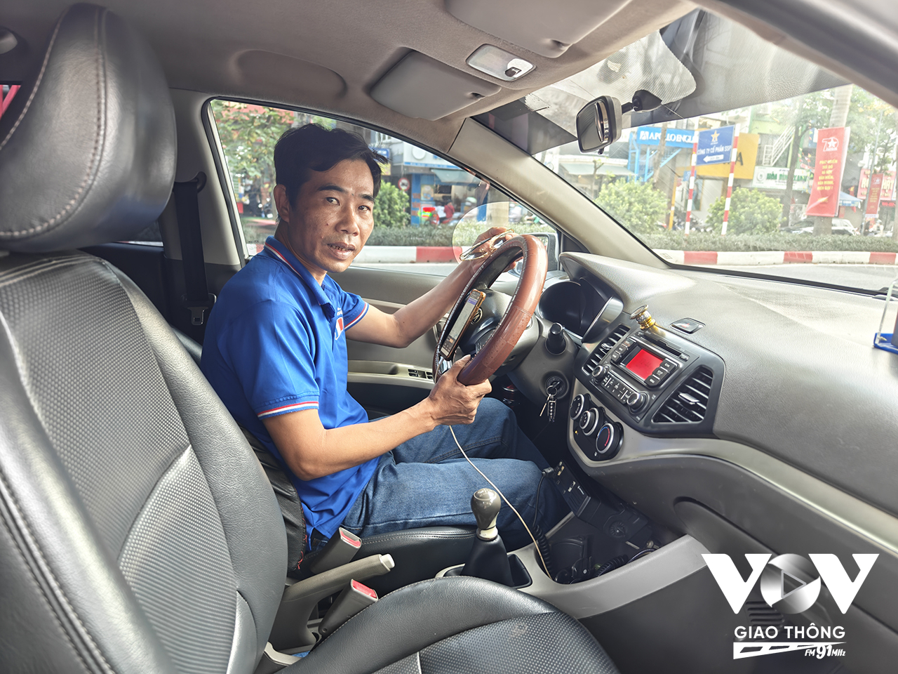 Anh Nguyễn Văn Cảm, tài xế taxi ở Hà Nội ủng hộ quy định mới nếu được thông qua về việc mở rộng quyền kinh doanh vận tải của hộ kinh doanh cá thể.