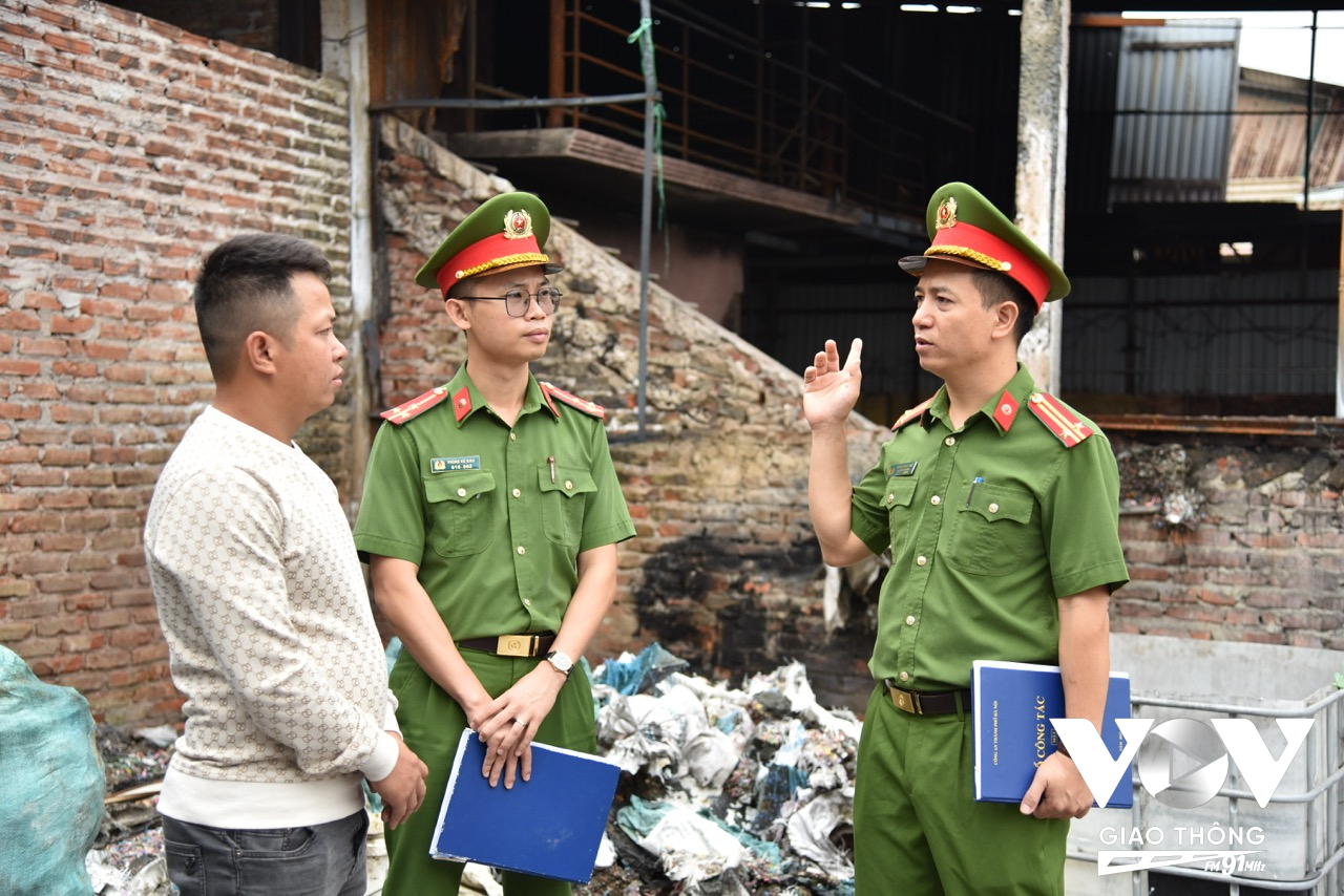 Đội Cảnh sát PCCC&CNCH Công an huyện Quốc Oai tuyên truyền công tác đảm bảo an toàn PCCC tại các khu nhà xưởng, bãi tập kết, thu mua phế liệu