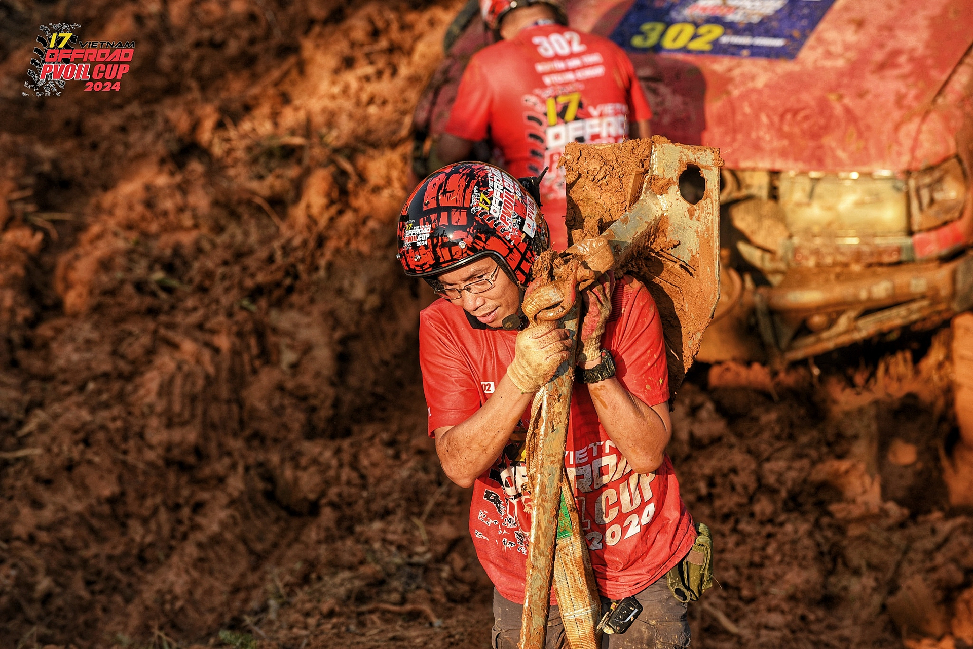 Các 'chã' đóng vai trò quan trọng không kém trong các hạng đua, thường sử dụng tời để phụ trợ, giúp lái xe điều khiển xe chinh phục địa hình khó.