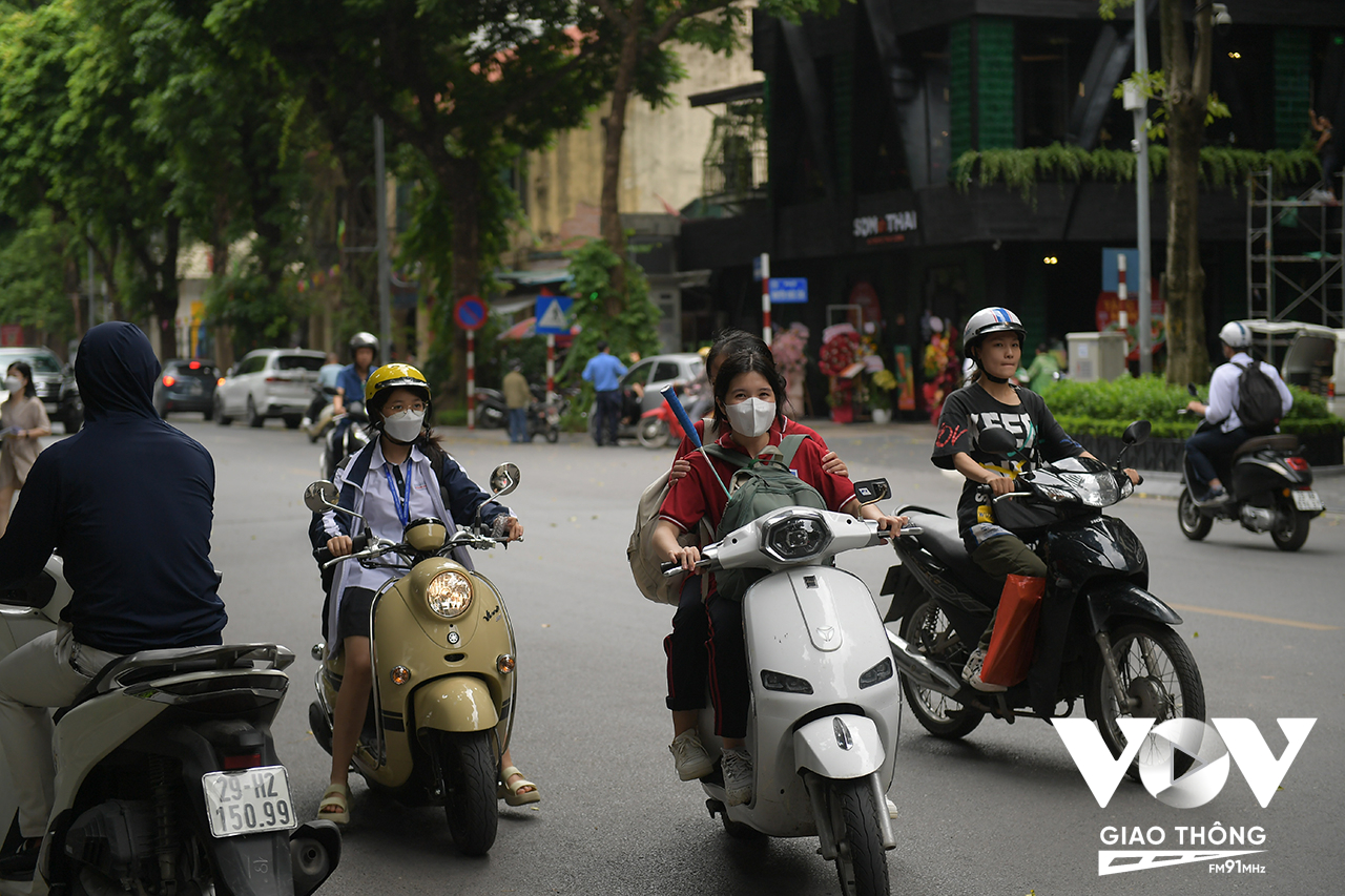 Hiện tại các quy định pháp luật khá đầy đủ với nhiều mức phạt đối với trẻ vị thành niên mắc các lỗi điều khiển khi chưa đủ tuổi và trách nhiệm của phụ huynh khi giao xe cho con em mình