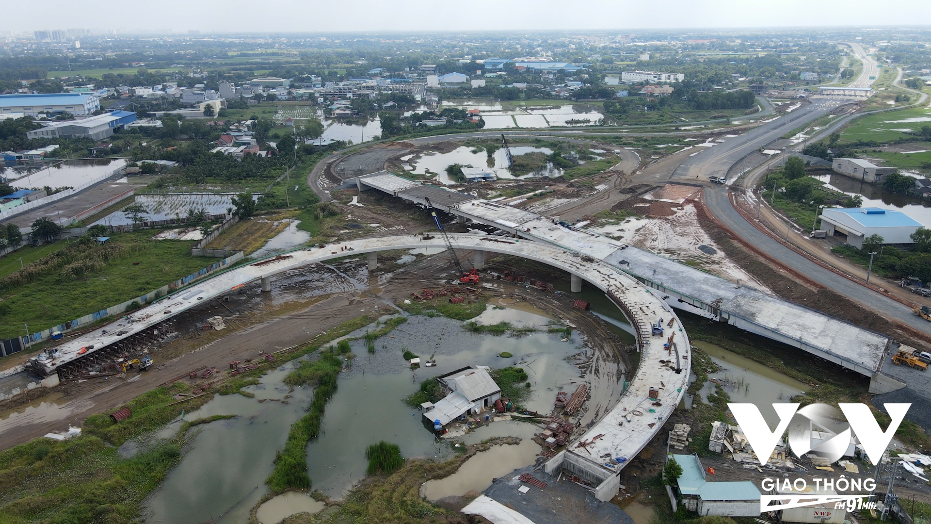 Long An phấn đấu đến ngày 31/12/2025 sẽ hoàn thành công tác hoàn thiện, thông xe kỹ thuật