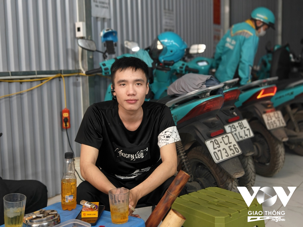Anh Ngô Tiến Đạt ở huyện Phú Xuyên thường làm việc từ sáng đến tối ở trung tâm Hà Nội và rất quý trọng giấc ngủ trưa