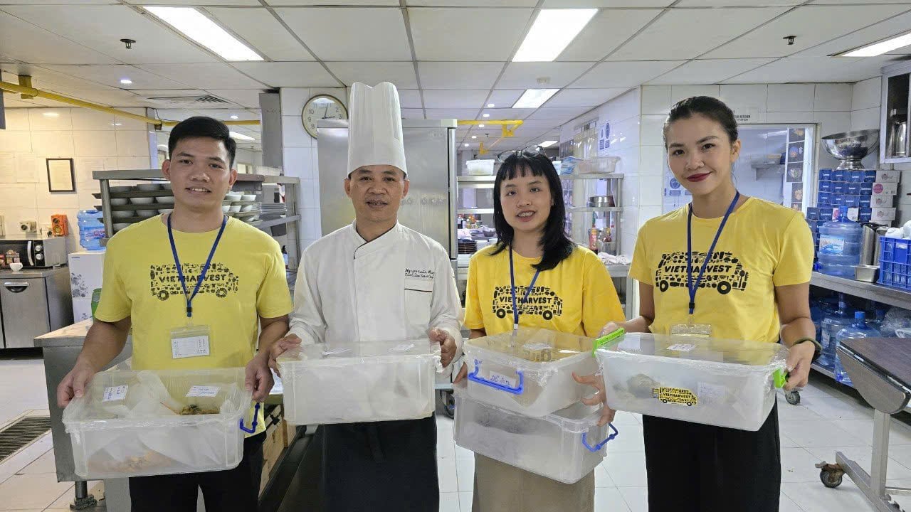 Việc thu gom thực phẩm hiện được lấy từ các nhà hàng và khách sạn cao cấp, nơi có quy trình bảo quản tốt