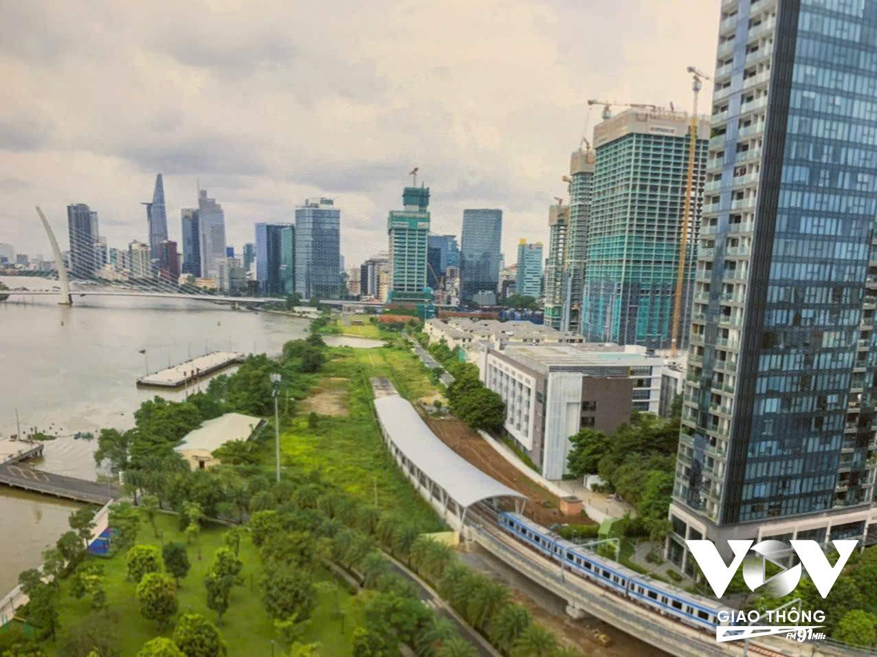 Tuyến Metro số 1 (Bến Thành - Suối Tiên) có chiều dài 19, 7 km đi qua 14 ga (3 ga ngầm) sẽ được vận hành thương mại từ đầu tháng 1/2025.