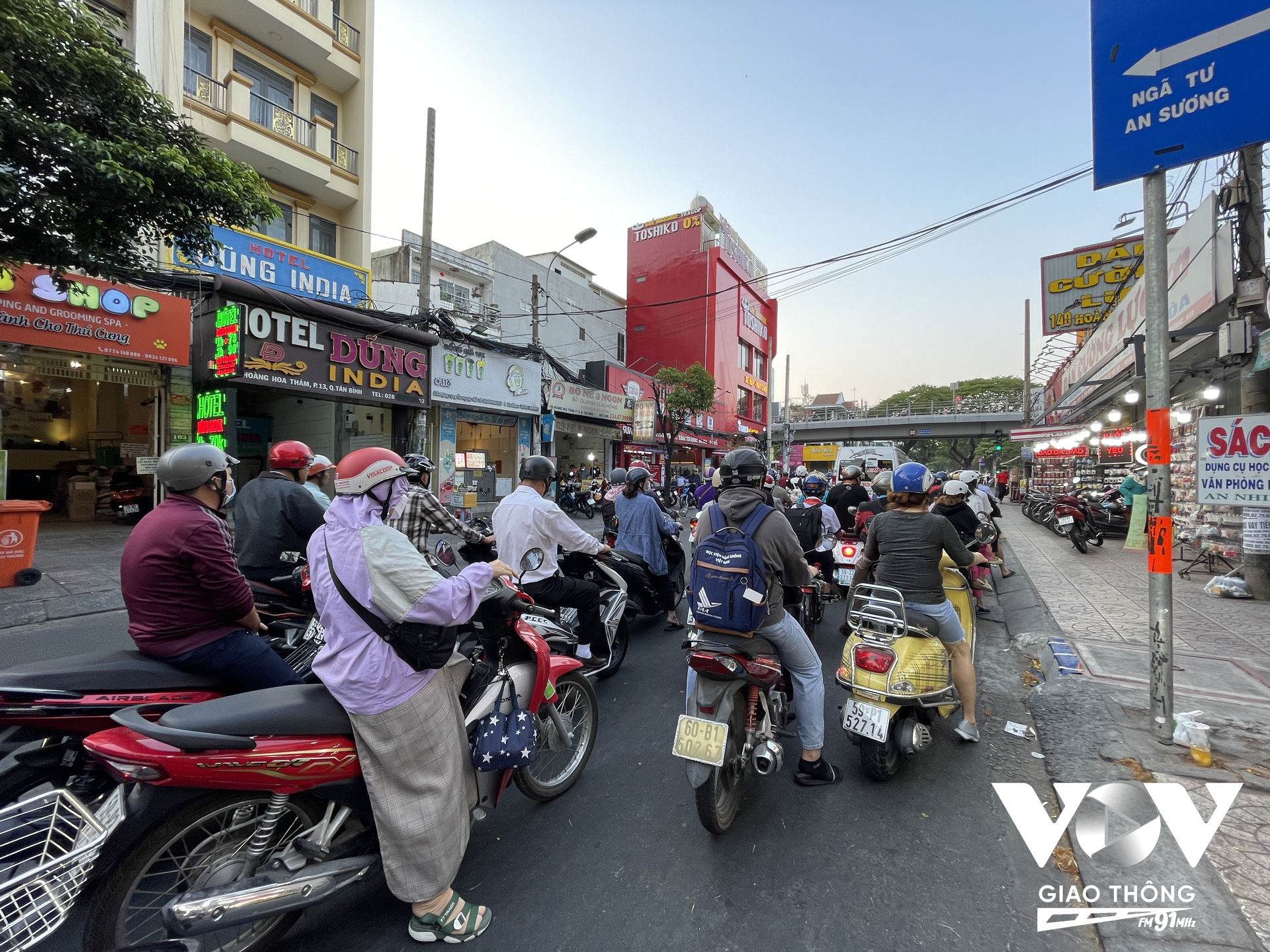 GS.TS Vũ Anh Tuấn – Giám đốc trung tâm nghiên cứu giao thông Việt – Đức cho rằng ở thời điểm ban đầu nên tập trung kiểm soát khí thải ở những phương tiện có gây ô nhiễm cao, đặc biệt là những phương tiện có tuổi đời sử dụng quá lâu