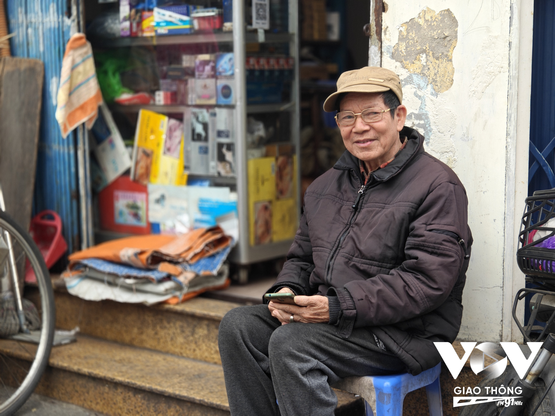 Theo ông Lê Văn Khang, cư dân phố Lê Duẩn, các ngã tư ở Hà Nội vẫn rất bát nháo về vi phạm giao thông. Thành phố cần chấn chỉnh, lấy lại hình ảnh ngăn nắp để an toàn và còn thu hút khách du lịch