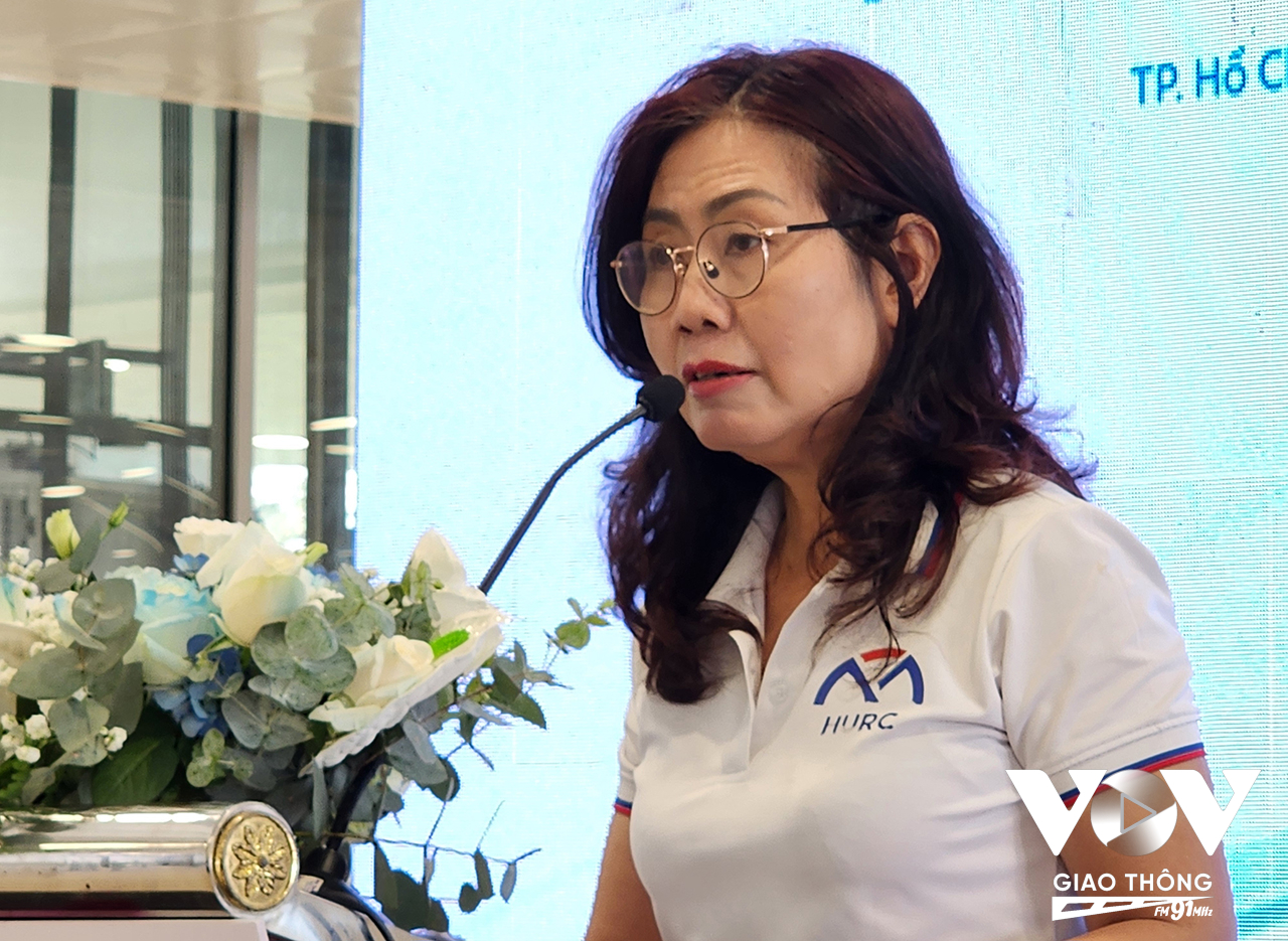 Bà Văn Thị Hữu Tâm, Phó Giám đốc Công ty TNHH MTV Đường sắt đô thị số 1 TP HCM phát biểu tại lễ ký kết