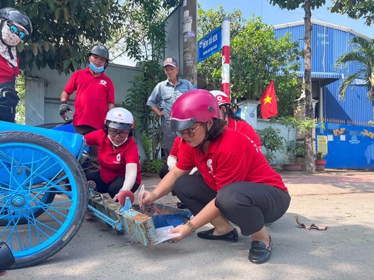 Những chiếc xe hút đinh của đội được đặt tên là 'An - Vui' với ý nghĩa 'An toàn cho bạn - Niềm vui cho tôi'