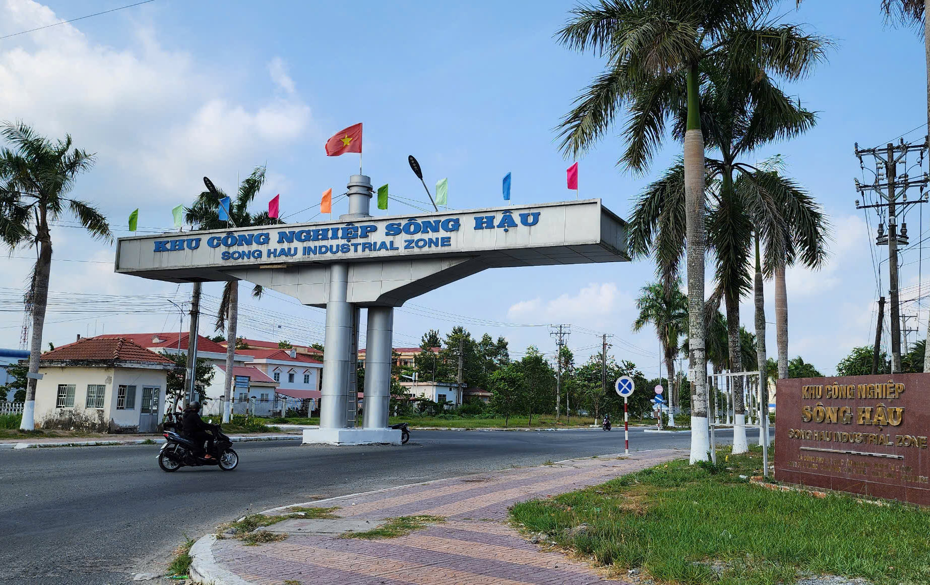 Khu Công nghiệp Sông Hậu (huyện Châu Thành, Hậu Giang) đang giải quyết việc làm cho khoảng 9.400 lao động