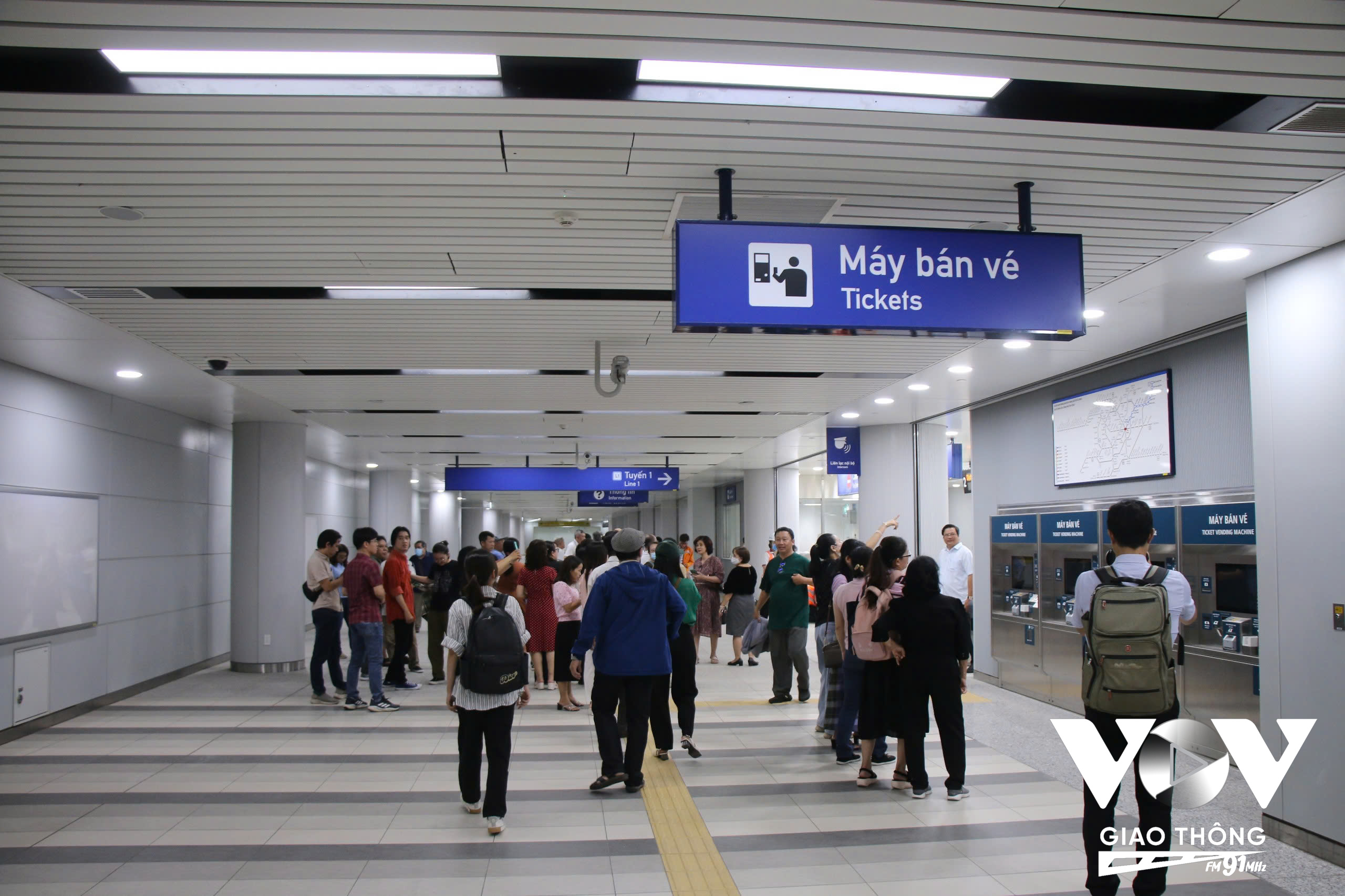 Nhiều người dân đã đến các nhà ga Metro để trải nghiệm tuyến Metro đầu tiên của TP.HCM.