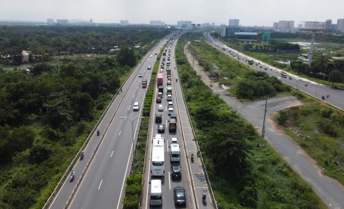 Cao tốc TP.HCM - Long Thành - Dầu Giây thường xuyên ùn tắc trong thời gian gần đây - Ảnh: Tuổi trẻ